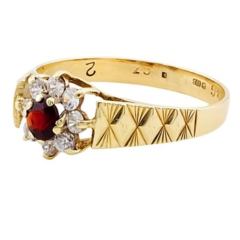 9ct Gold Garnet / Cubic Zirconia Cluster Ring Size O